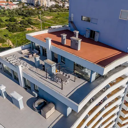 Outstanding Penthouse With Amazing Sea Views *