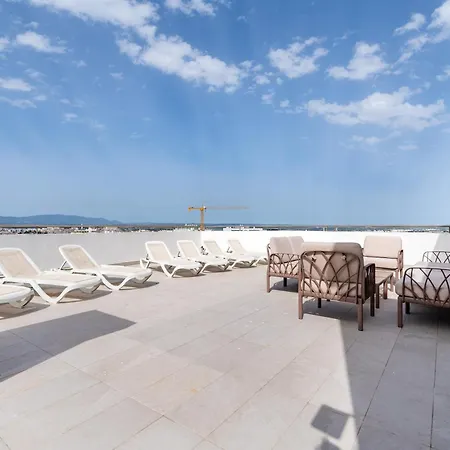 Outstanding Penthouse With Amazing Sea Views 아파트