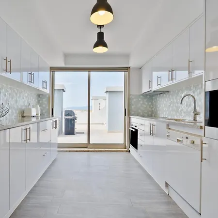 Outstanding Penthouse With Amazing Sea Views * 포티마오