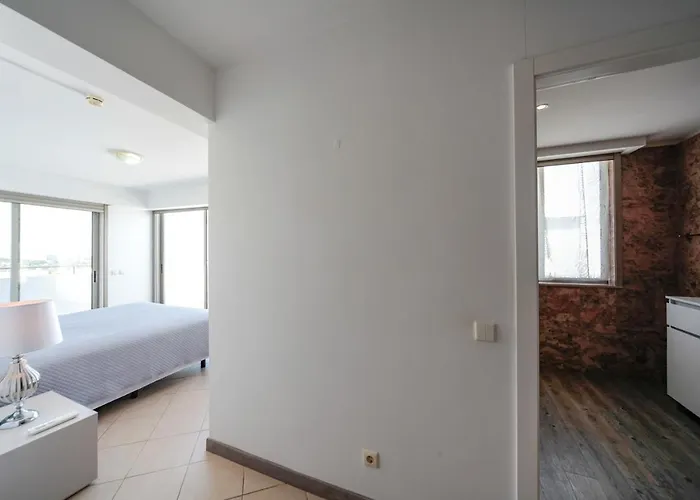 Outstanding Penthouse With Amazing Sea Views *