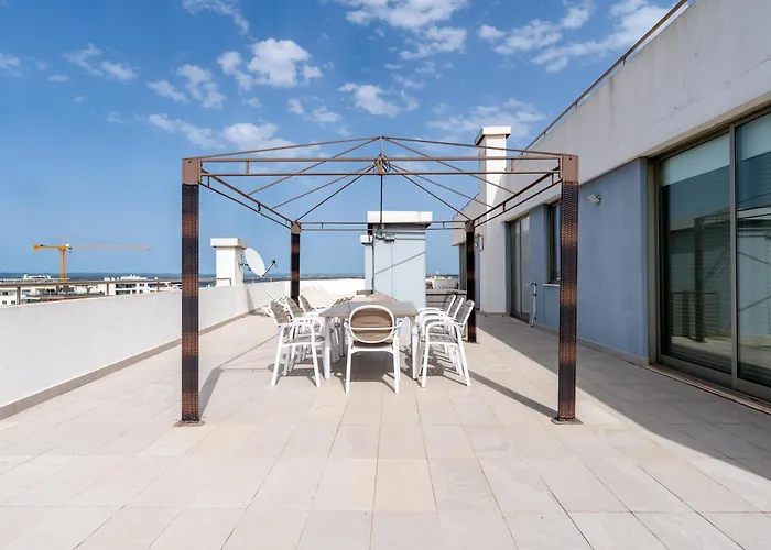 Outstanding Penthouse With Amazing Sea Views